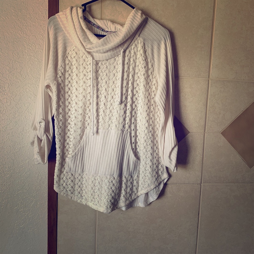 Woman’s white tunic long sleeve